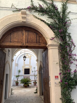 Entrée de l’hébergement