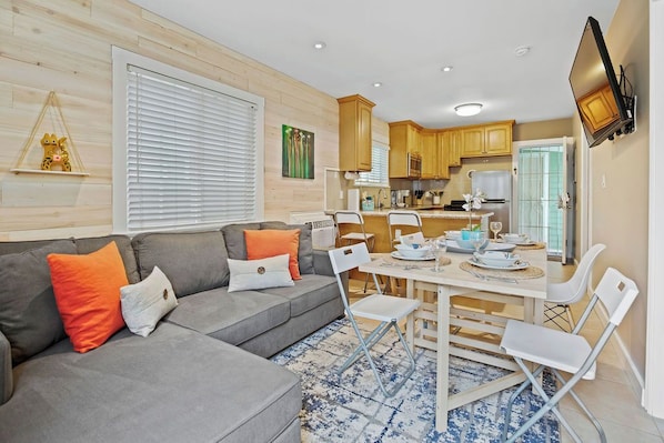 Smart TV, Netflix, streaming services