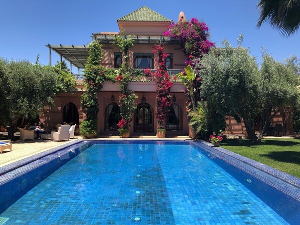Outdoor pool - Villa Dar Shamsi (Marrakech)