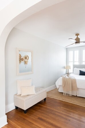 3 bedrooms, desk, iron/ironing board, travel cot - Prime Location! Mins to Broadway, 2nd Ave, Vanderbilt, St Thomas - Free Parking! (Nashville)