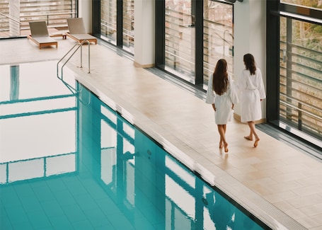 Indoor pool, open 6:00 AM to 11:00 PM, sun loungers. Lufthansa Seeheim - More than a Conference Hotel