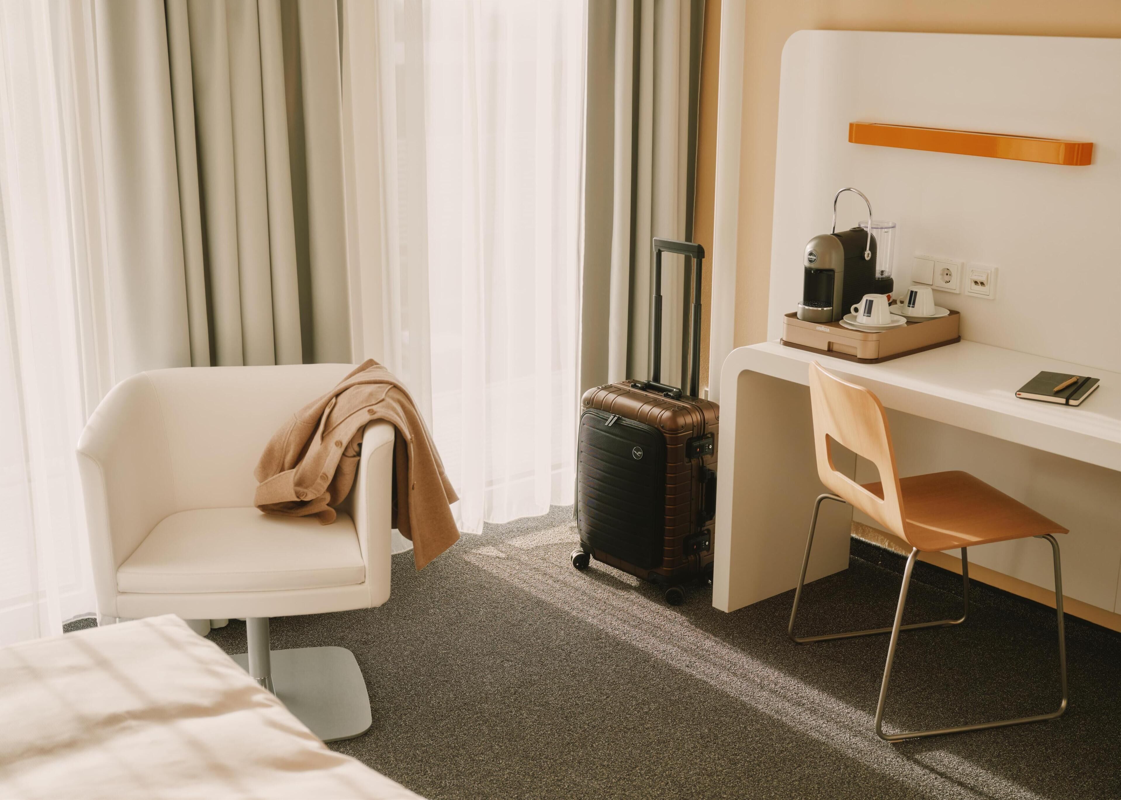 Standardzimmer, 1 Doppelbett | Zimmersafe, Schreibtisch, Verdunkelungsvorhänge, schallisolierte Zimmer