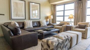 Condo, 3 Bedrooms | Interior