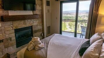 Condo, 3 Bedrooms | 3 bedrooms, cribs/infant beds, free WiFi