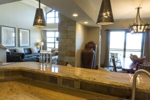 Appartement, 3 slaapkamers | Privékeuken | Een koelkast, een oven, een koffiezetapparaat/waterkoker