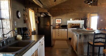 The Ranch House at Sky Hawk Ridge, a 185-Acre Refuge, ONE MILE to Buffalo River