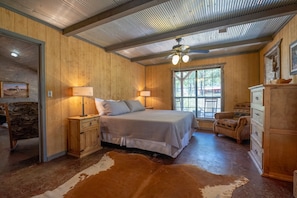 2 bedrooms, WiFi, bed sheets, wheelchair access - The Ranch House at Sky Hawk Ridge, a 185-Acre Refuge, ONE MILE to Buffalo River (St. Joe)