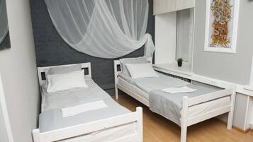 Chambre Économique avec lits jumeaux | Wi-Fi gratuit, draps fournis