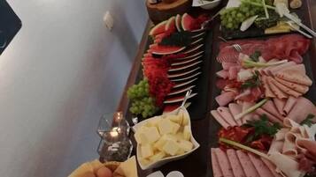 Petit déjeuner composé de spécialités régionales compris tous les jours