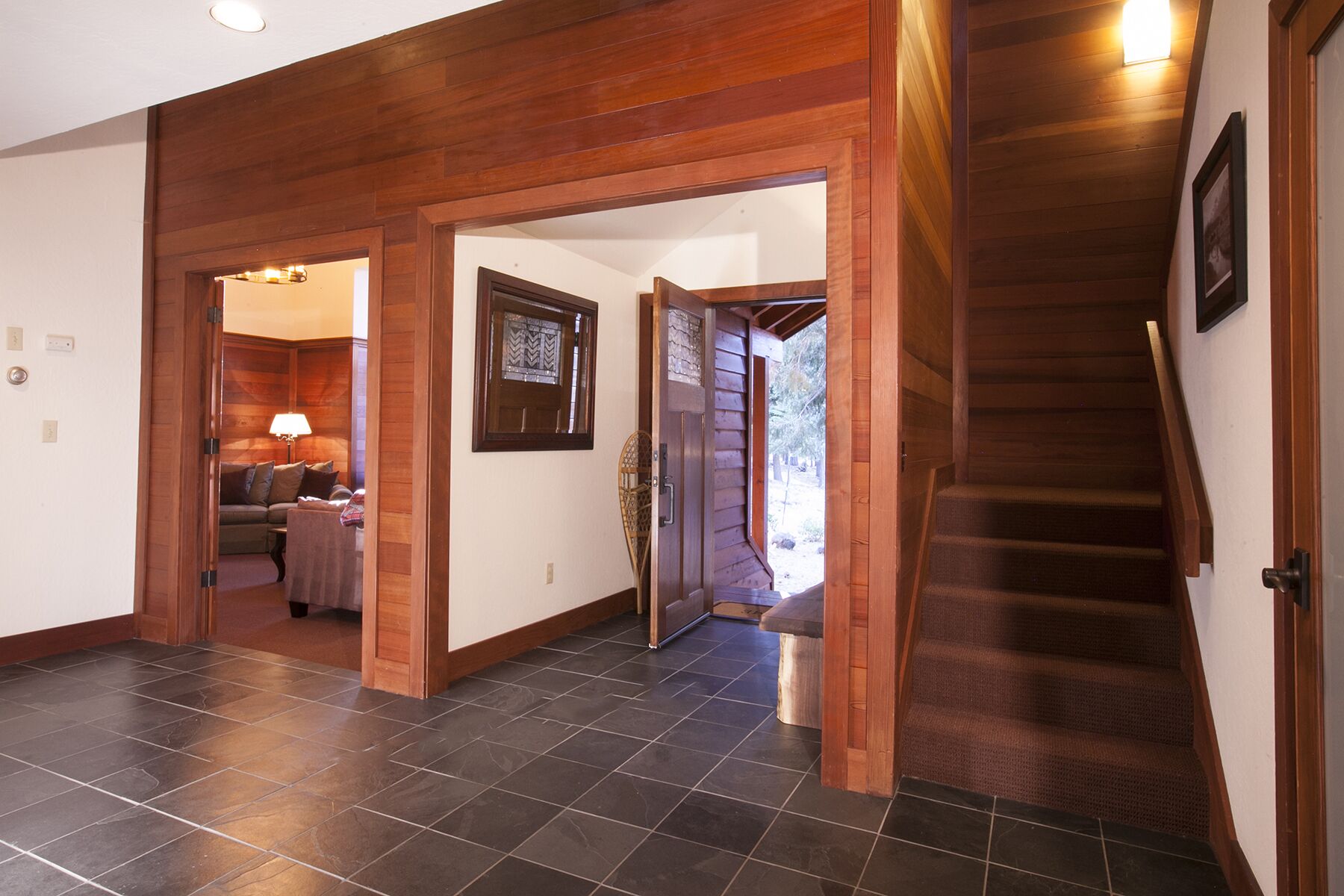 Nhà, 4 phòng ngủ | Cầu thang