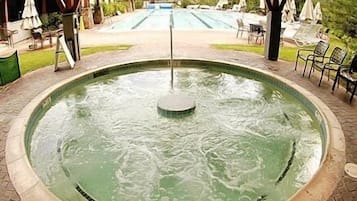 Huis, 4 slaapkamers | Spabad buiten