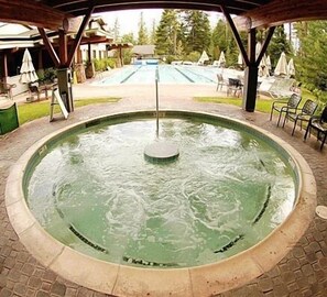 House, 4 Bedrooms | Outdoor spa tub