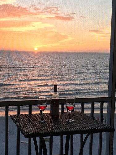 BEAUTY ON THE BEACH!   FULL GULF VIEW!!!  