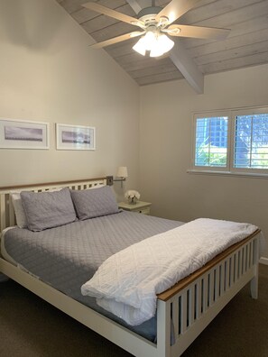 2 slaapkamers, een bureau, een strijkplank/strijkijzer, wifi