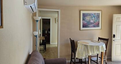 Neuere Möbliertes GuestHouse Central Tucson TV Wifi Chromecast