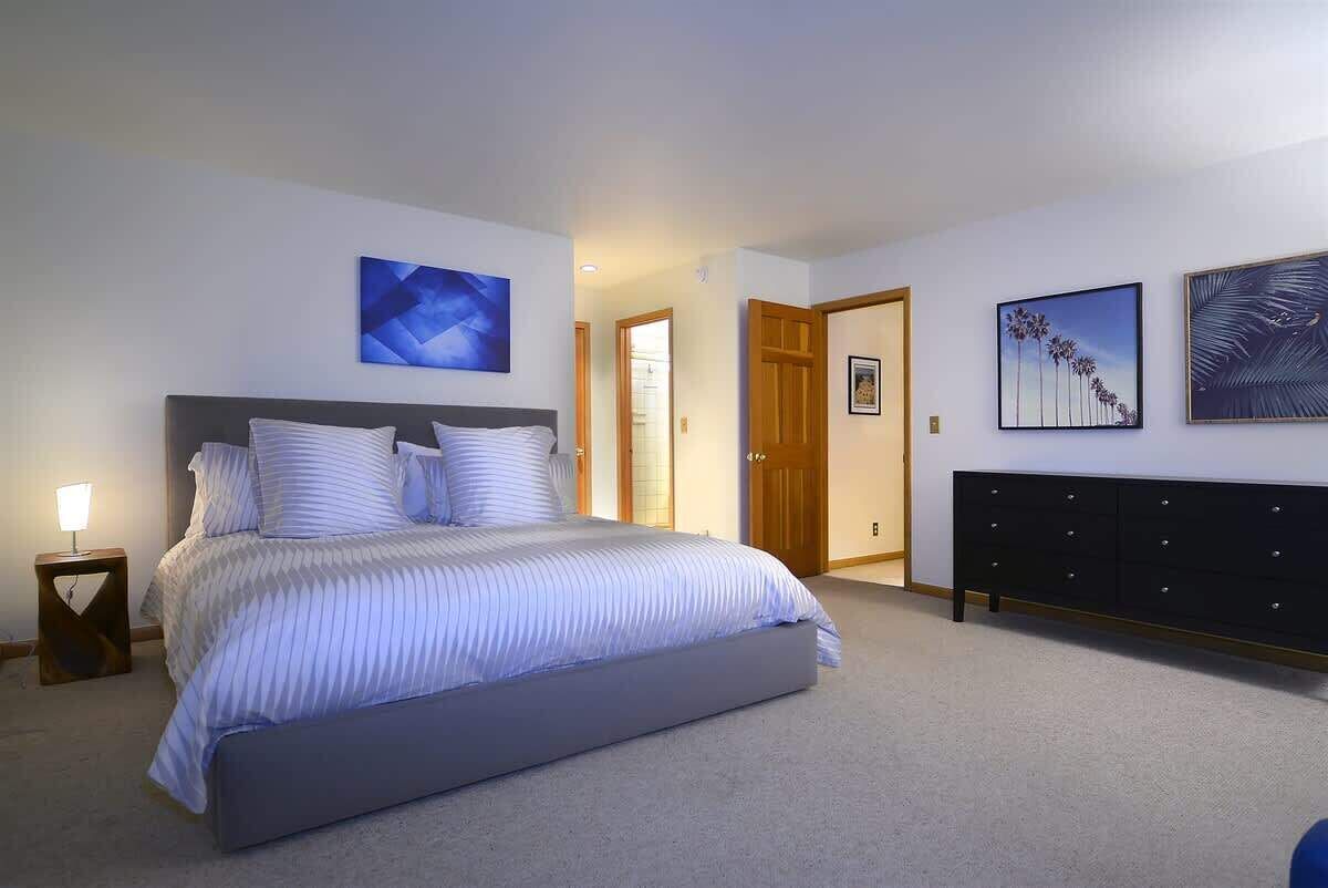 3 habitaciones, tabla de planchar con plancha, wifi y ropa de cama 
