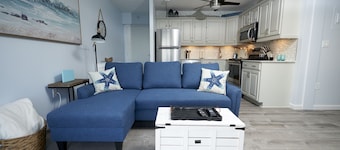 Amazing Views on Private Beach with Heated pool, Hot tub, Free Parking & WiFi!