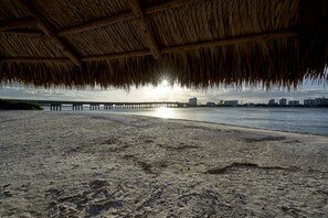 Ubicación a pie de playa y tumbonas