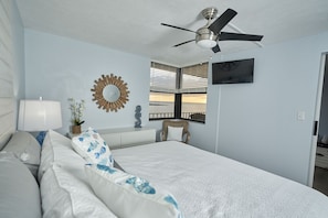 Tabla de planchar con plancha, wifi, ropa de cama