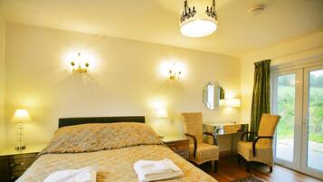 Rheidol (2 Bedrooms) | 2 bedrooms, iron/ironing board, free cots/infant beds