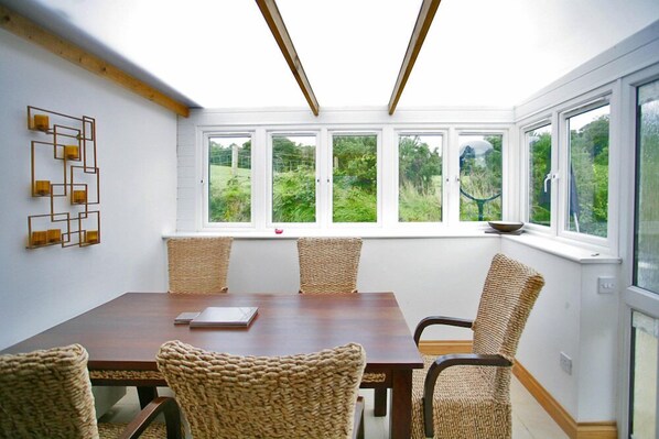Rheidol (2 Bedrooms) | In-room dining