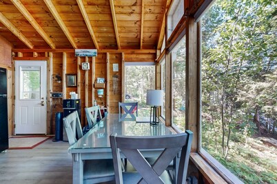 Lakefront cottage with dock, screened porch, & Island in Biscay Pond