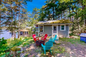 Terrace/patio - Lakefront cottage with dock, screened porch, & Island in Biscay Pond (Bremen)