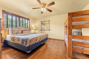 4 Schlafzimmer, Bügeleisen/Bügelbrett, kostenloses WLAN, Bettwäsche