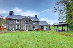 Property grounds - Pentre Farmhouse (Aberystwyth)