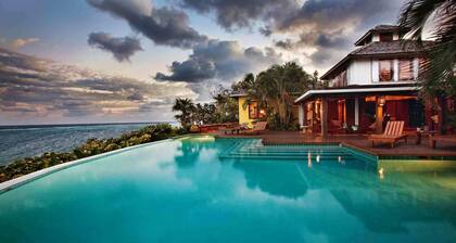 Fuego Del Mar: Oceanfront Luxury Villa on Private Estate.