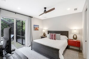 3 dormitorios, cortinas opacas, tabla de planchar con plancha