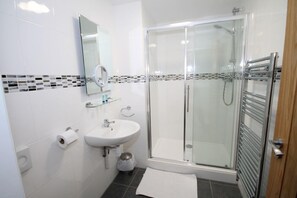 Bathroom - Marine Studio Apartment (Aberystwyth)