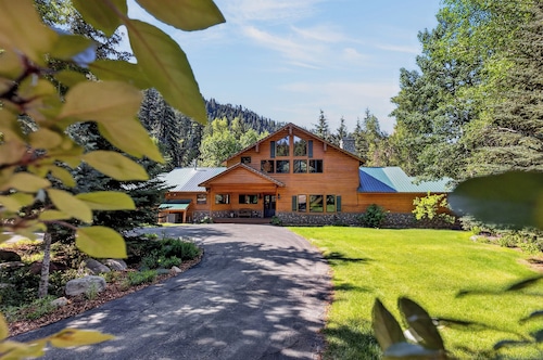Beautiful Colorado log home backing to the Florida River.