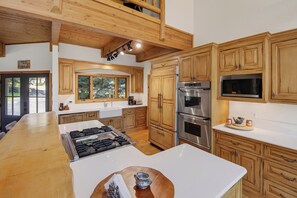 Coffee/tea maker, fridge, microwave, oven - Beautiful Colorado log home backing to the Florida River. (Durango)