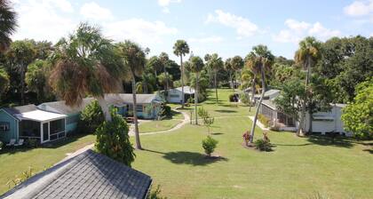 Viihtyisä mökki St Lucien kylässä Intian joen laguunissa, jossa on 250 m telakka