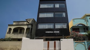 A modern building with the sign "CORONA HOUSE" on the facade. - Itsy Hotels Le Clover (Nagpur)