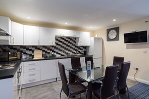 Private kitchen - Marine Apartment (Aberystwyth)