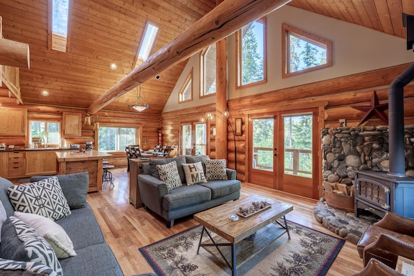 Älytelevisio, takka, DVD-soitin