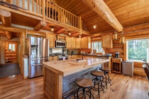 Fridge, microwave, oven, stovetop - River Front lodge close to
Leavenworth, winerys, golf





STR Permit # 000230 (Leavenworth)