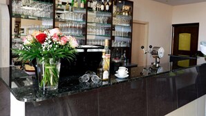 Bar (on property) - Hotel zwei&vierzig (Vallendar)