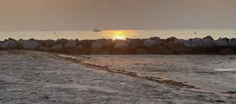 Familievenlig 3 blokke til strand med gode faciliteter
