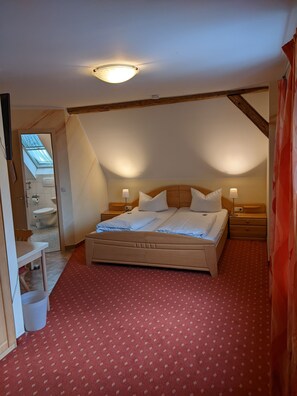 Desk, iron/ironing board, cribs/infant beds, rollaway beds - Gasthof Adler (Zusmarshausen)