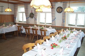4 restaurants; lunch and dinner served  - Gasthof Adler (Zusmarshausen)
