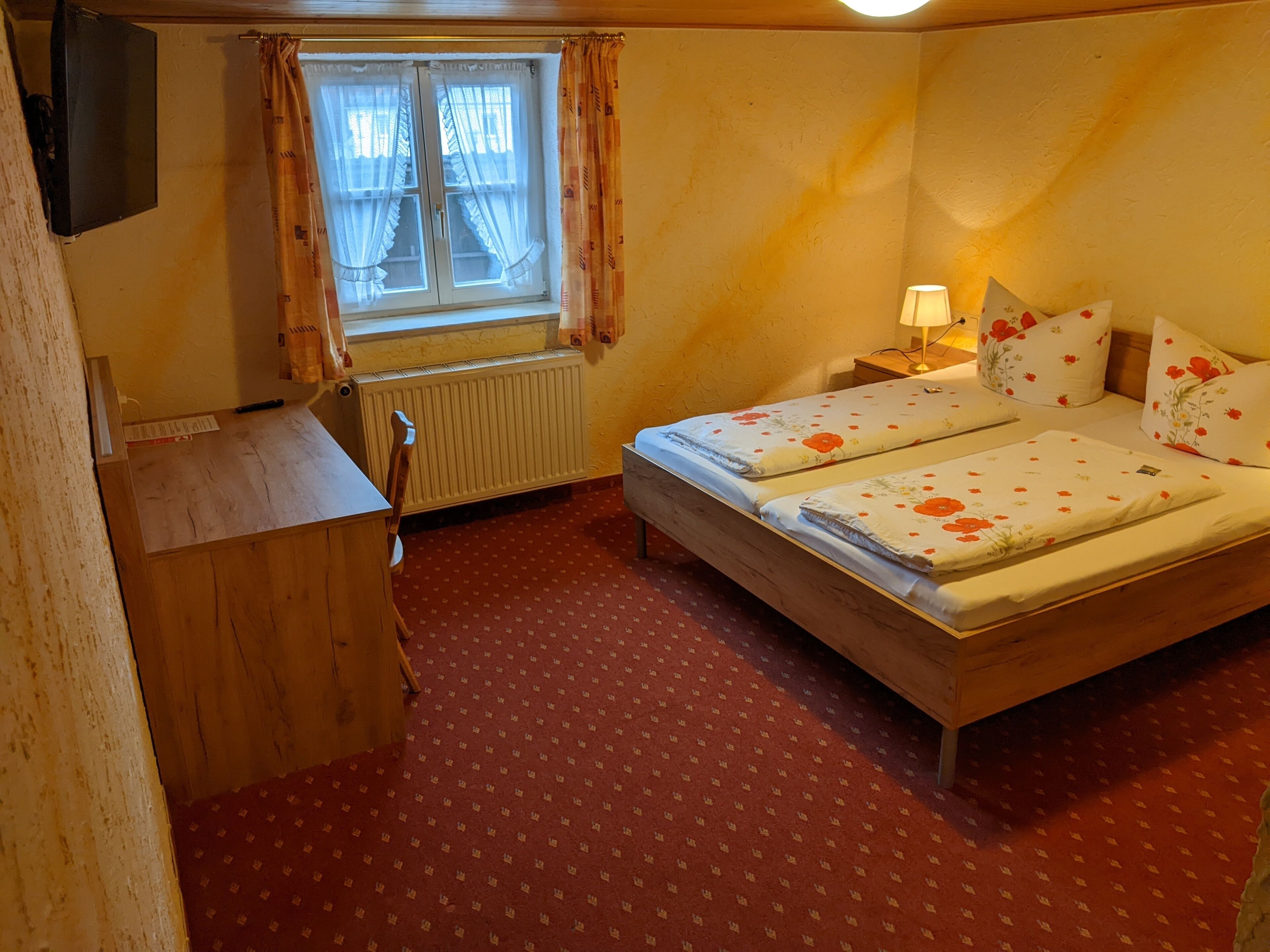 basic double room, 1 double bed | 1 bedroom, desk, iron/ironing board, cots/infant beds