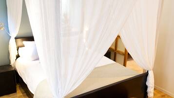 2 chambres, coffres-forts dans les chambres, fer et planche à repasser