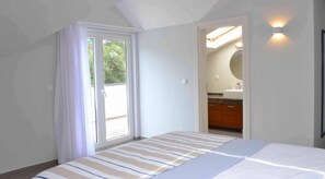 Desk, cots/infant beds, free WiFi, bed sheets