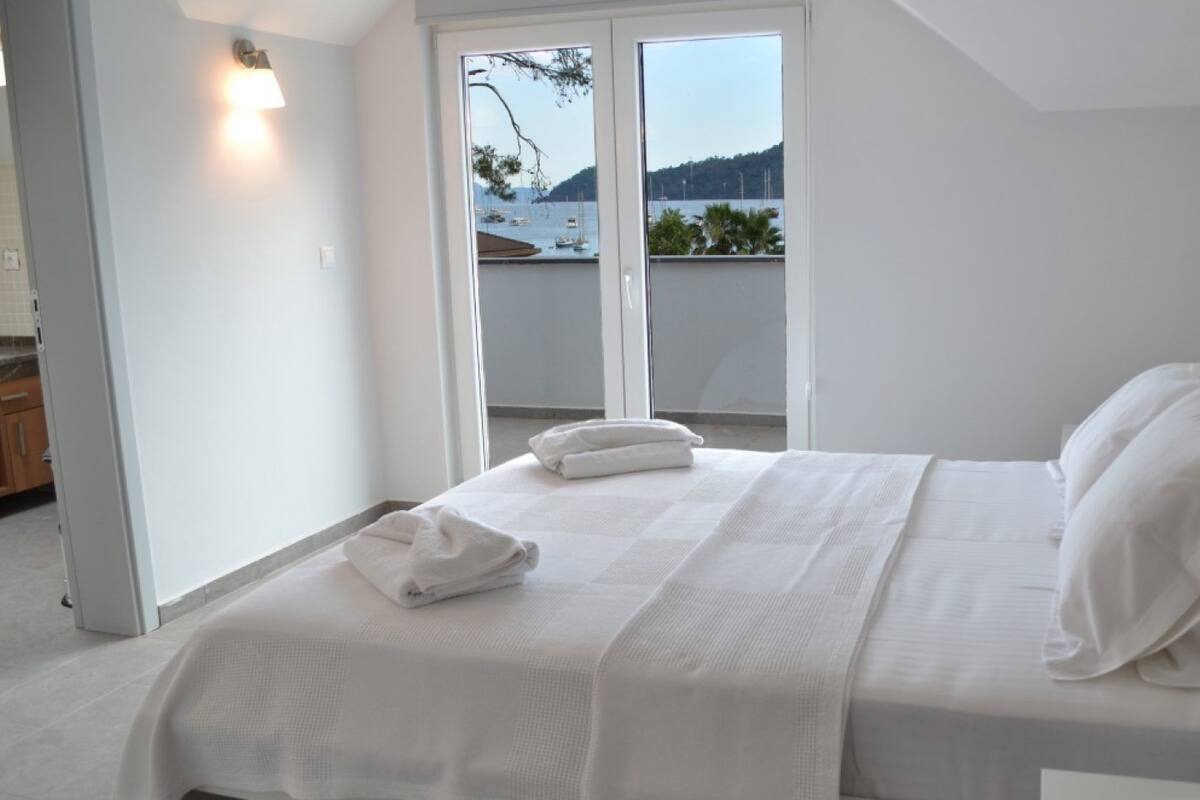 Apartment (Topaz C7) | Desk, cribs/infant beds, free WiFi, bed sheets