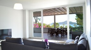 Apartment (Topaz C7) | Living area