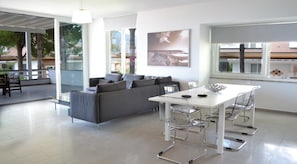 Apartment (Topaz C7) | Living area