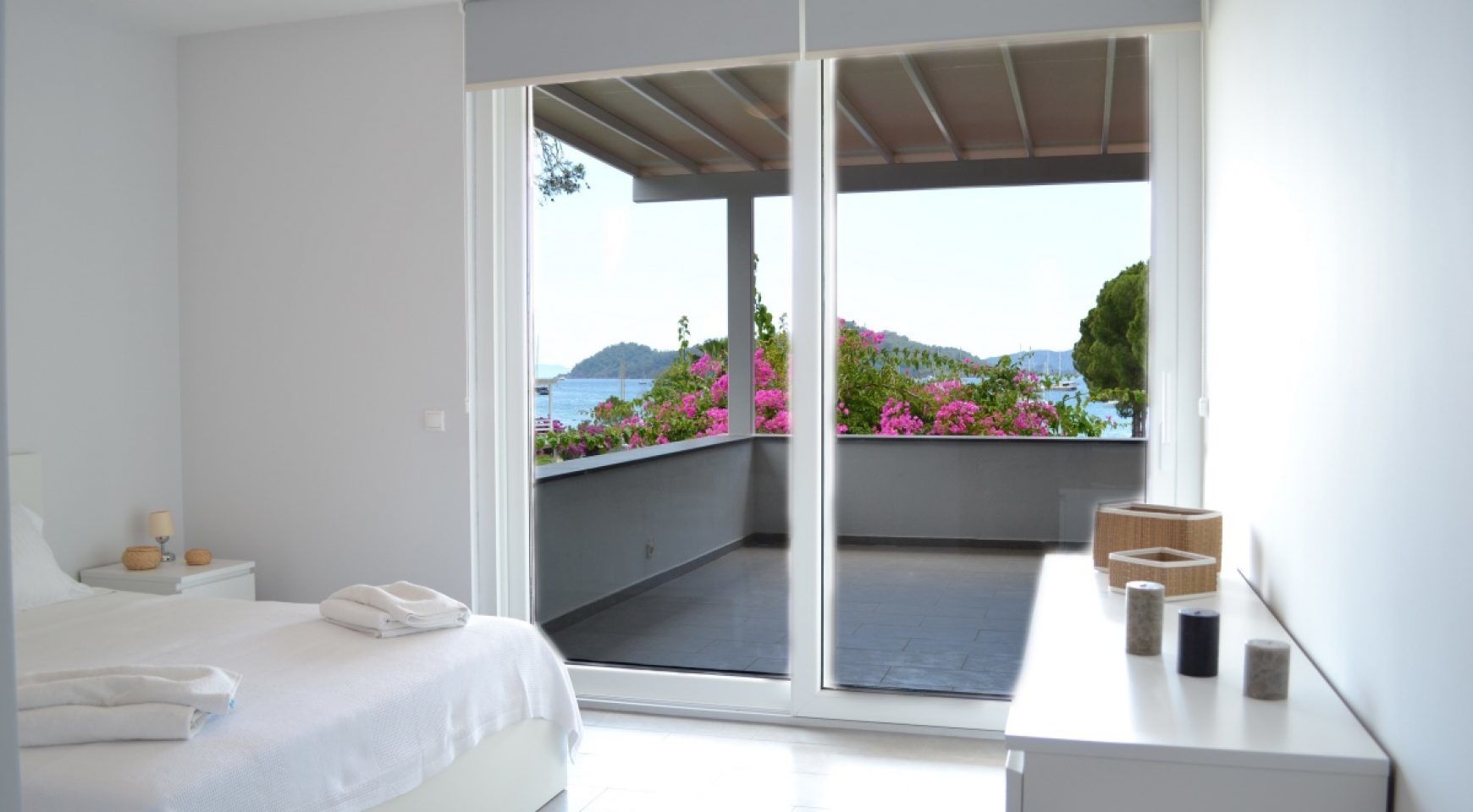 Căn h  ộ (Topaz C7) | Bàn, nôi/giường cho trẻ sơ sinh (phụ phí) 